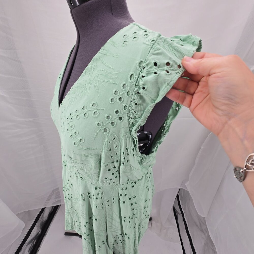 630-18 Torrid Mint Green Eyelet Ruffle Sleeve Babydoll Top Size 1 (16/18) - Picture 4 of 12
